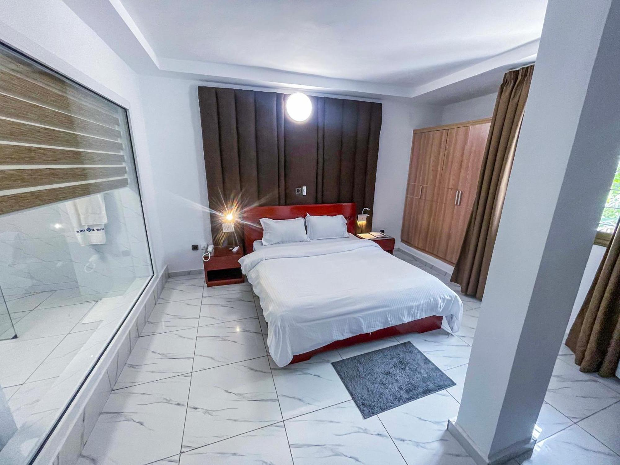 Hotel Le Vaisseau Abidjan Bagian luar foto