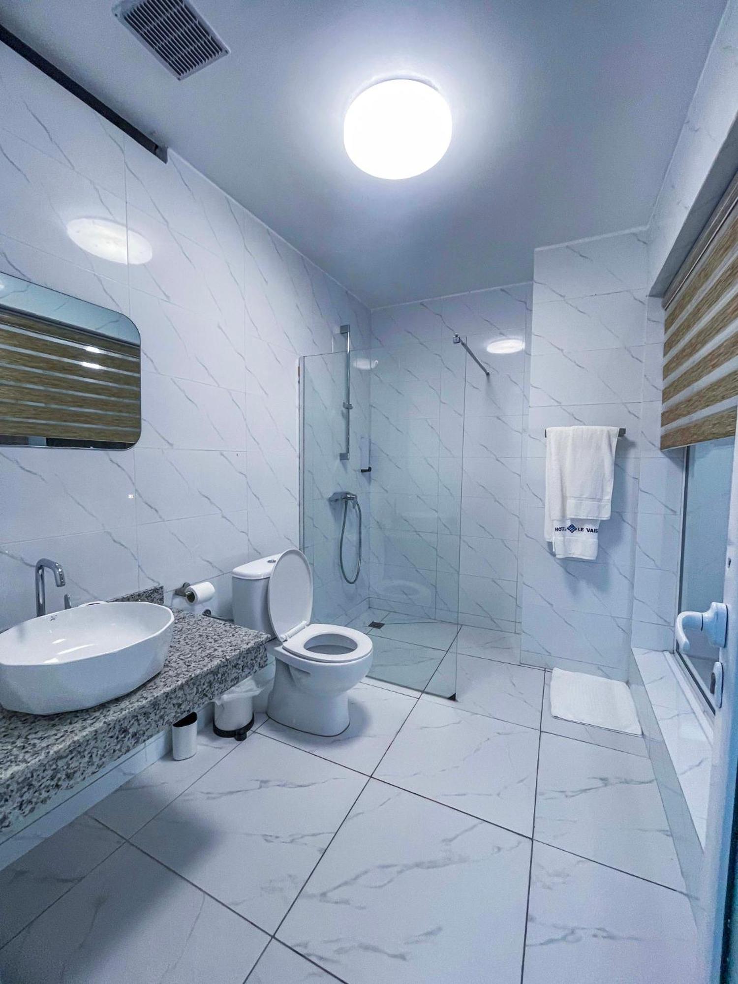 Hotel Le Vaisseau Abidjan Bagian luar foto