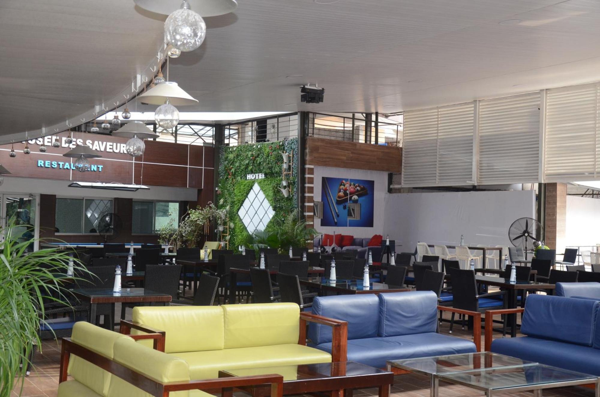 Hotel Le Vaisseau Abidjan Bagian luar foto