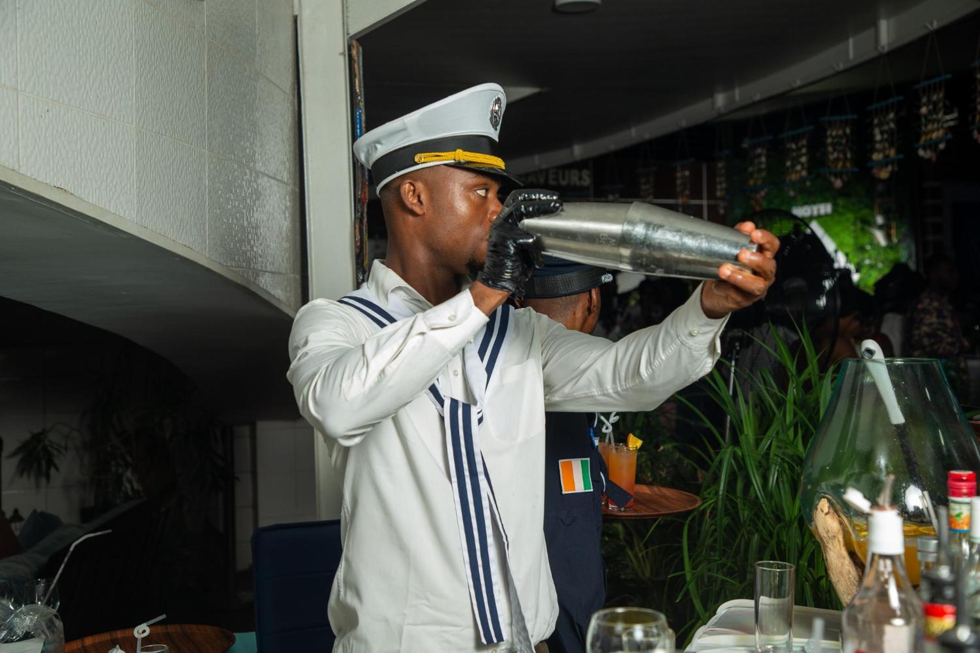 Hotel Le Vaisseau Abidjan Bagian luar foto