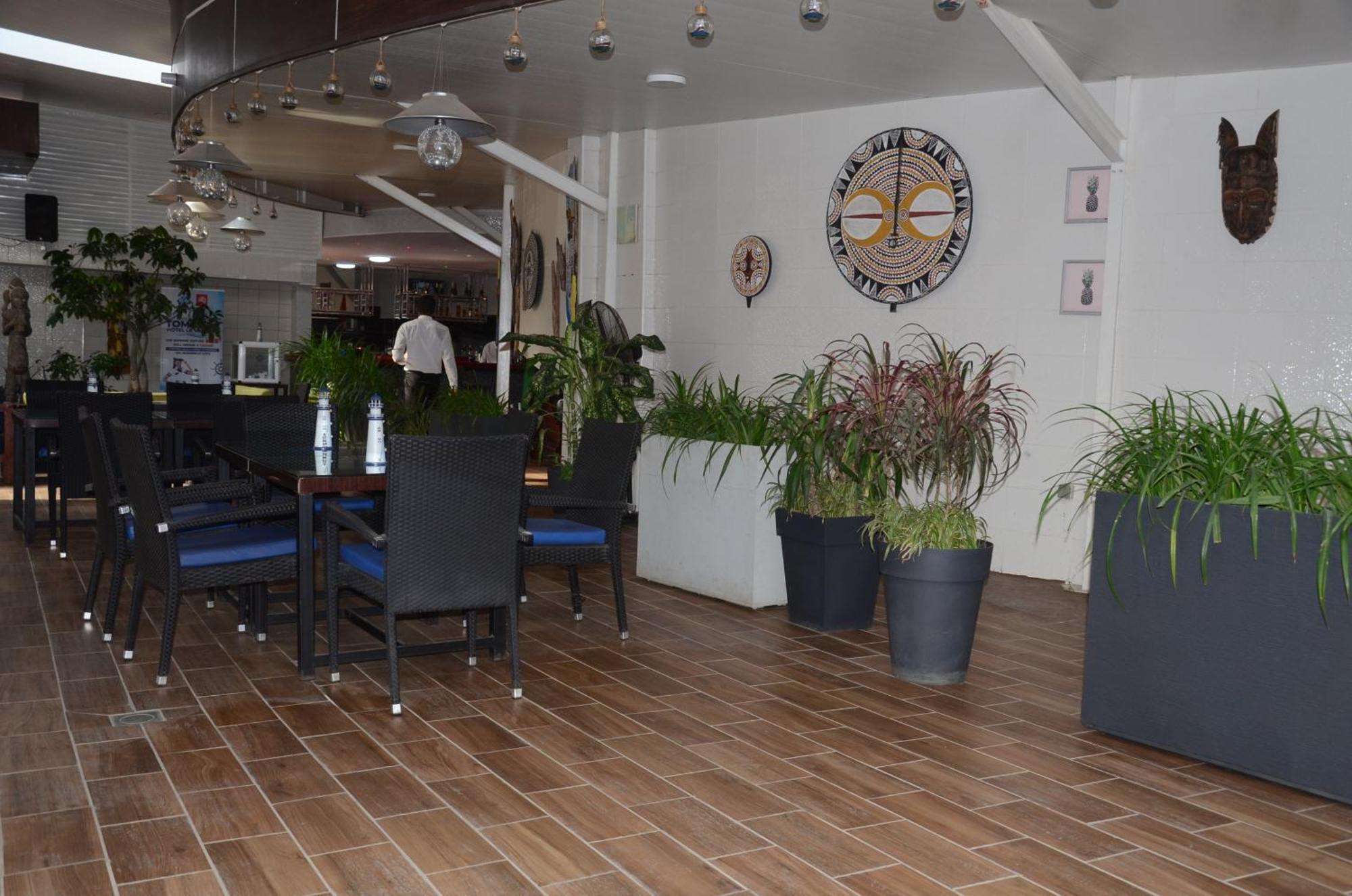 Hotel Le Vaisseau Abidjan Bagian luar foto