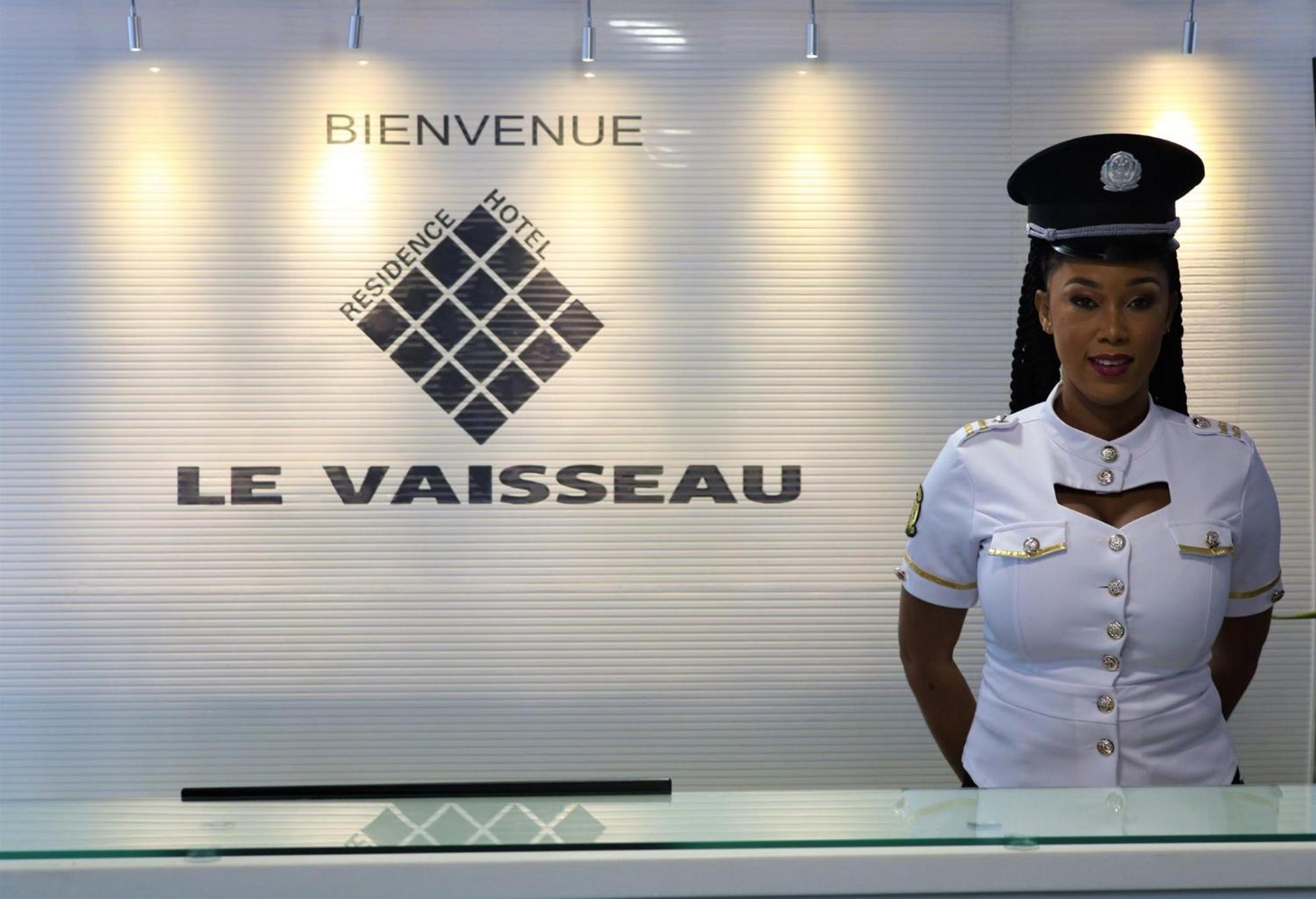 Hotel Le Vaisseau Abidjan Bagian luar foto