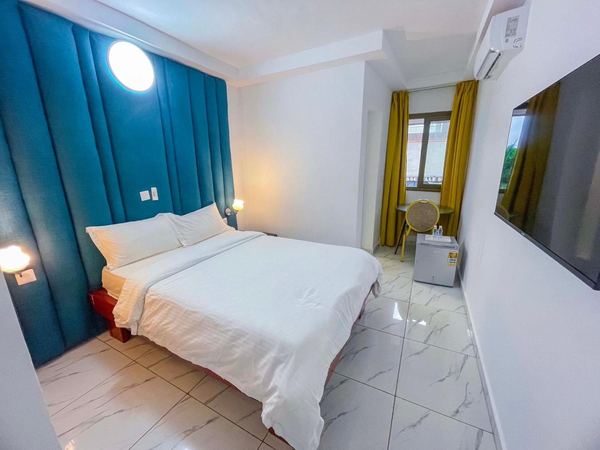 Hotel Le Vaisseau Abidjan Bagian luar foto