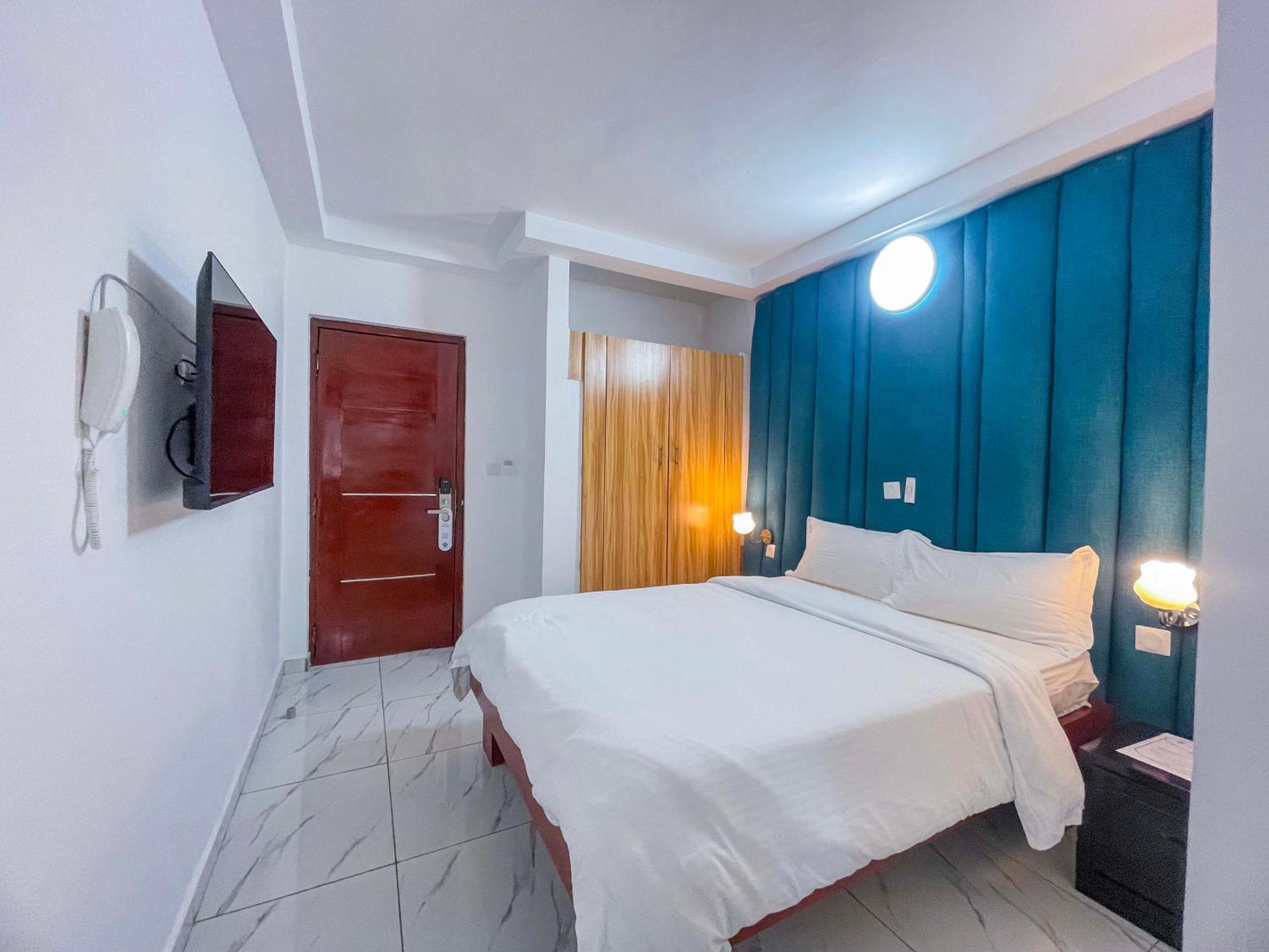 Hotel Le Vaisseau Abidjan Bagian luar foto