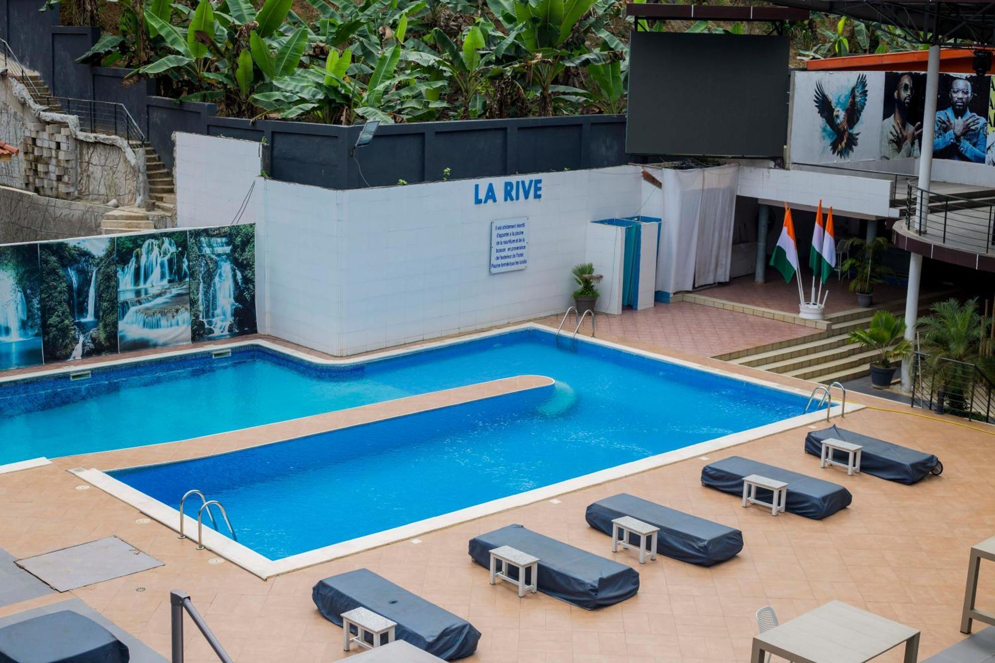 Hotel Le Vaisseau Abidjan Bagian luar foto