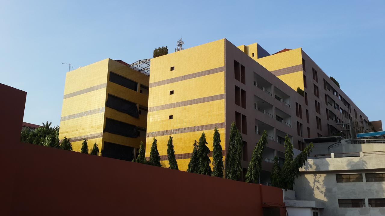 Hotel Le Vaisseau Abidjan Bagian luar foto