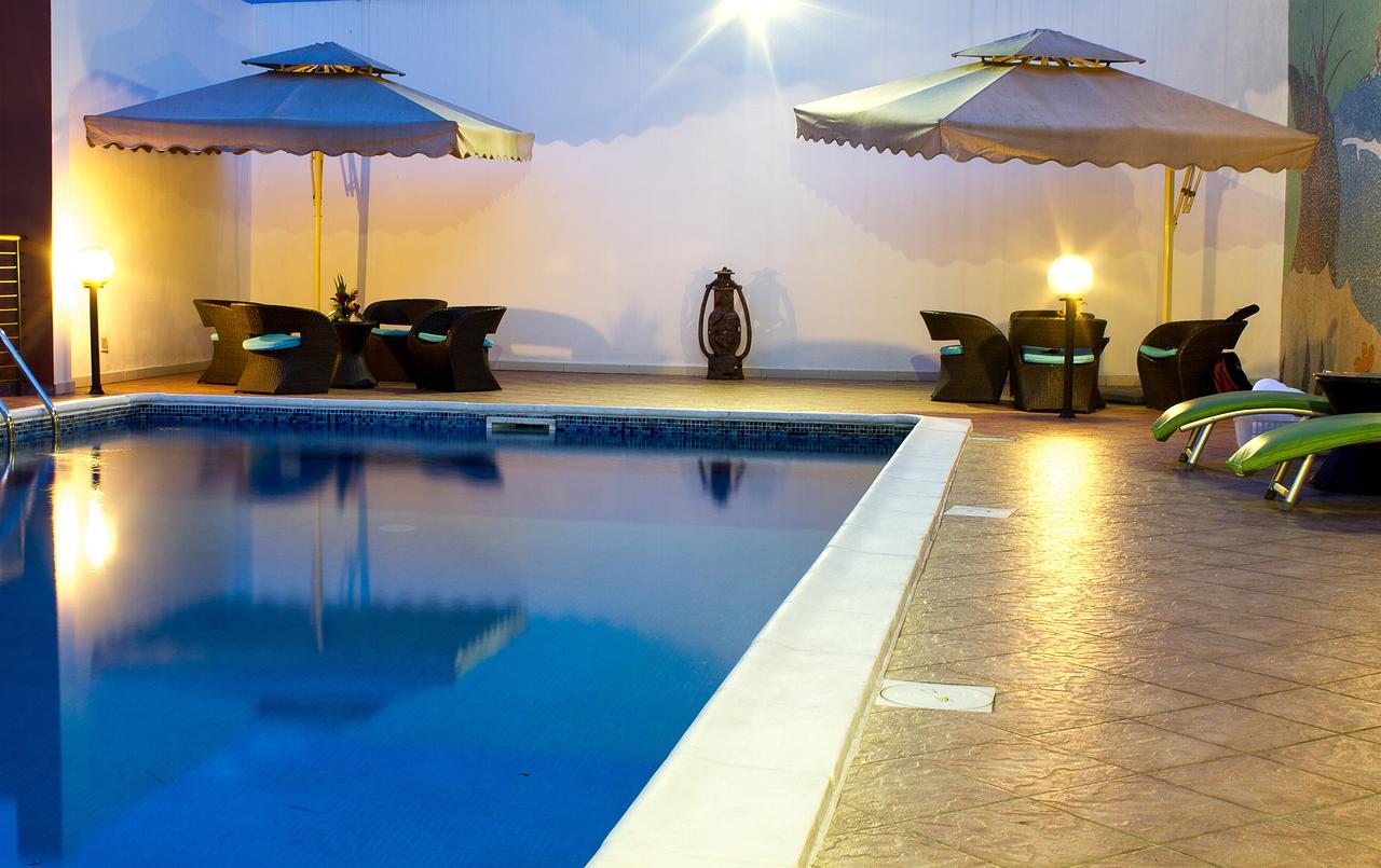 Hotel Le Vaisseau Abidjan Bagian luar foto