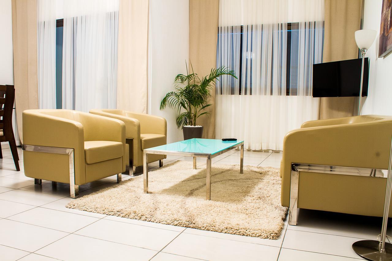 Hotel Le Vaisseau Abidjan Bagian luar foto