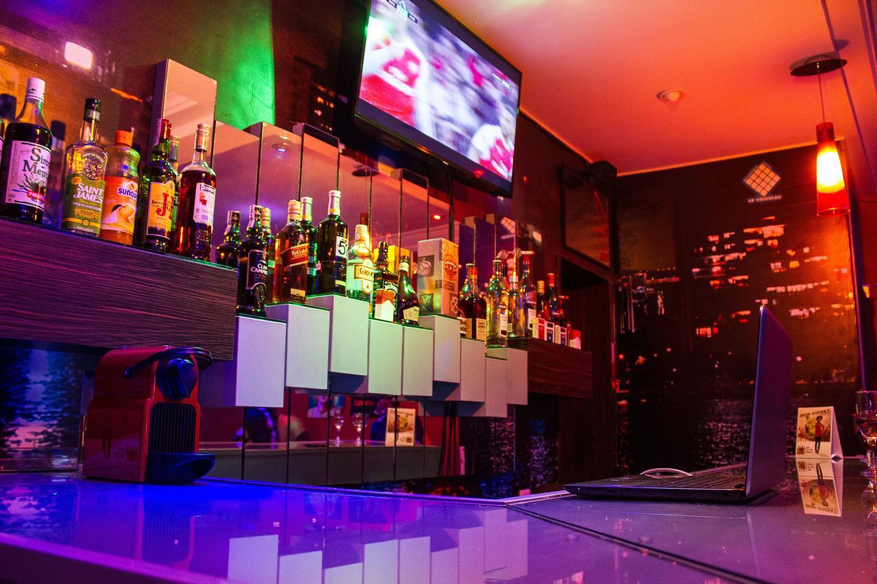 Hotel Le Vaisseau Abidjan Bagian luar foto