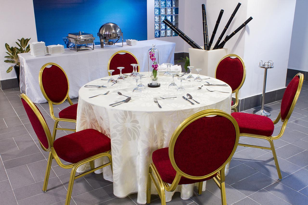 Hotel Le Vaisseau Abidjan Bagian luar foto