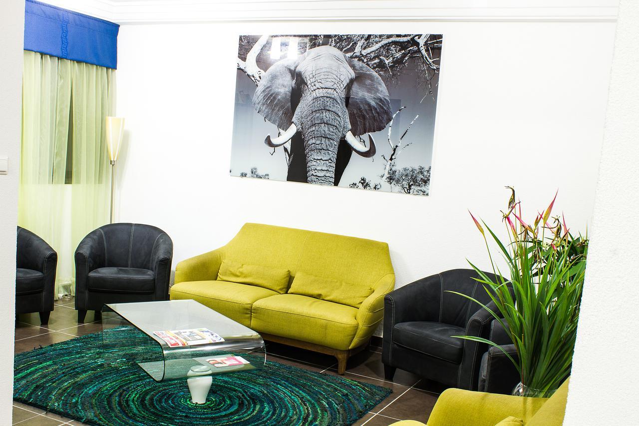 Hotel Le Vaisseau Abidjan Bagian luar foto